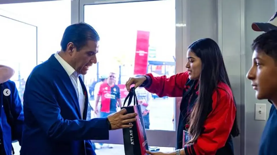 Lalo Luna en la tienda de Atlas l INSTA: @atlasfcshop