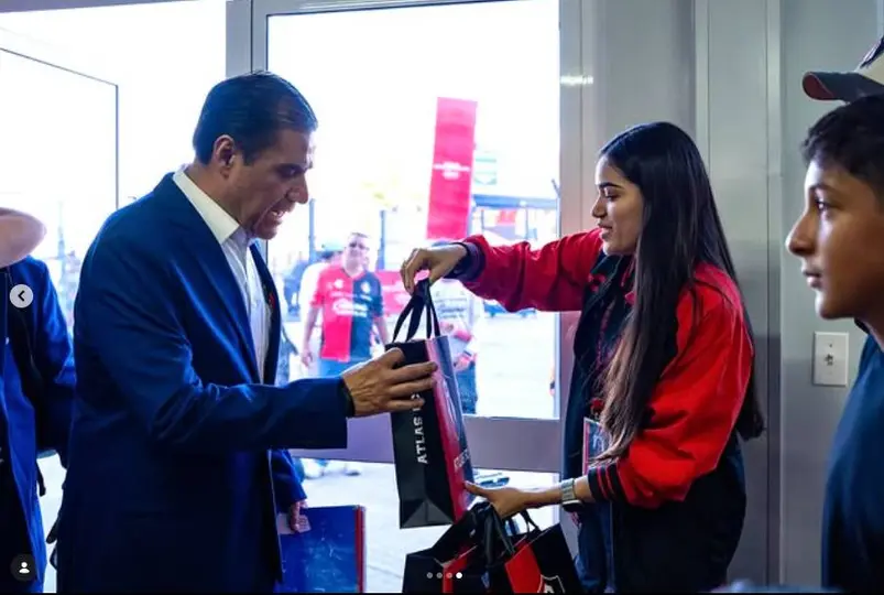 Lalo Luna en la tienda de Atlas l INSTA: @atlasfcshop