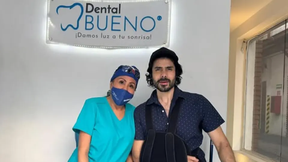 José Ángel Bichir en un consultorio dental mientras recibe atención especializada. / IG @emiliomoralespr