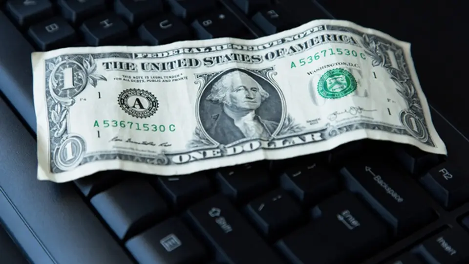 Es buen momento para comprar dólares o cambiar, según tus intereses / FREEPIK