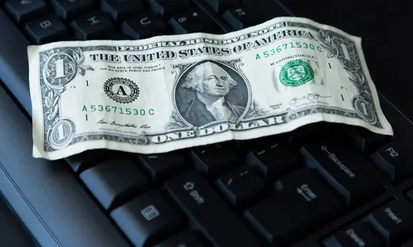 Es buen momento para comprar dólares o cambiar, según tus intereses / FREEPIK
