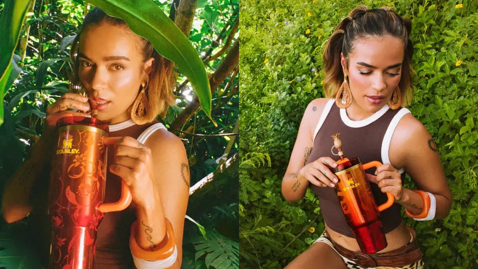 Karol G no solamente vende sus canciones, ahora también thermos llenos de estilo / Redes Sociales