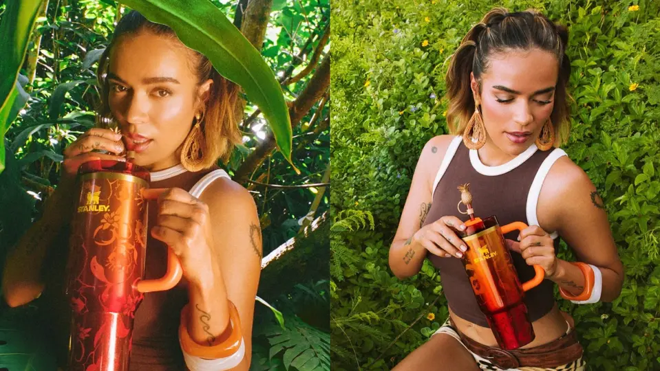 Karol G no solamente vende sus canciones, ahora también thermos llenos de estilo / Redes Sociales