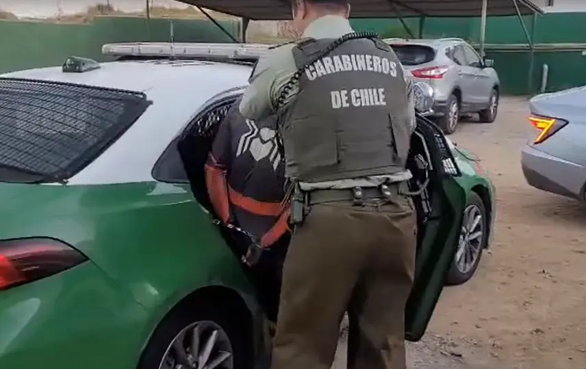 El sujeto fue arrestado mientras realizaba actividades en la vía pública. / X