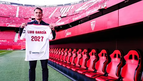 ¡Oficial! Luis García será el nuevo DT del Sevilla reemplazando a Matías Almeyda