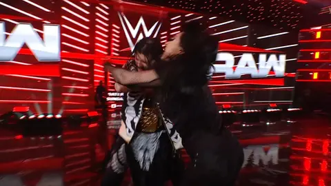 Stephanie Vaquer también golpeó a Dominik Mysterio | Captura: WWE