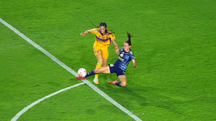 Diana Ordoñez y Kimberly Rodríguez durante el partido de vuelta de la Final ente Tigres y América en la Liga MX Femenil | IMAGO 7