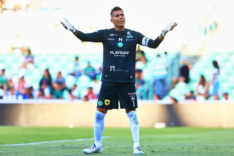 Oswaldo Sánchez en un partido de Leyendas Laguneras vs Leyendas de Chivas l MEXSPORT