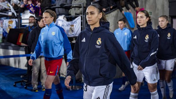 Jugadoras de Barcelona y Real Madrid salen al campo en los Cuartos de Final de la Copa de la Reina 2025-26 | GROSBY GROUP