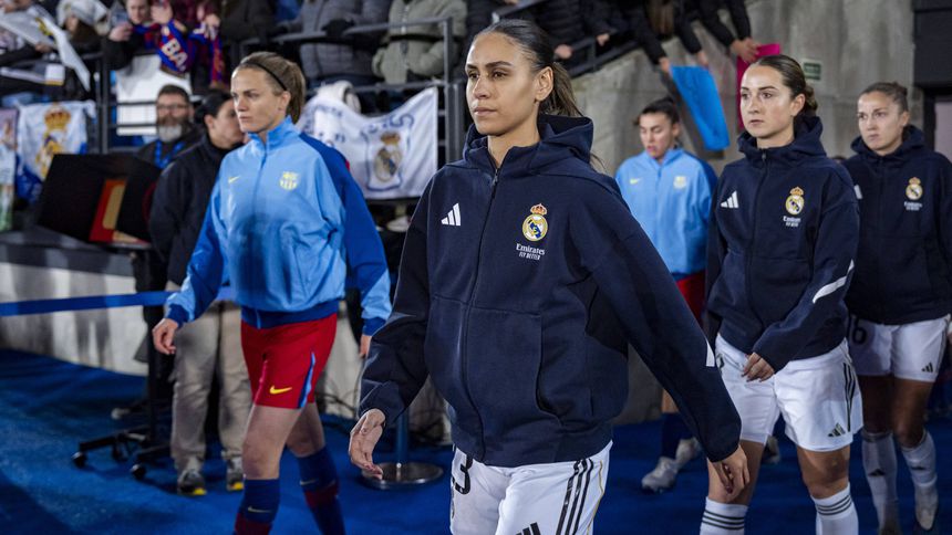 Jugadoras de Barcelona y Real Madrid salen al campo en los Cuartos de Final de la Copa de la Reina 2025-26 | GROSBY GROUP