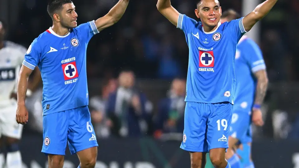 Erik Lira y Carlos Rodríguez en un partido de Cruz Azul | MEXSPORT