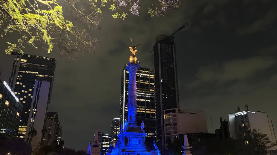 Festival Filux transforma Paseo de la Reforma en un corredor de arte y luz en CDMX