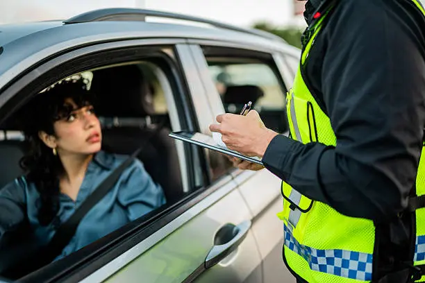 Llevar más personas de las permitidas puede derivar en multas de hasta 3 mil pesos y el envío del auto al corralón./ Pixabay