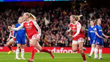 Stina Blackstenius celebra su gol en el partido de Arsenal contra Chelsea en la Champions League Femenina | AP