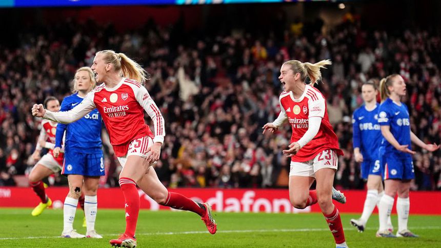 Stina Blackstenius celebra su gol en el partido de Arsenal contra Chelsea en la Champions League Femenina | AP