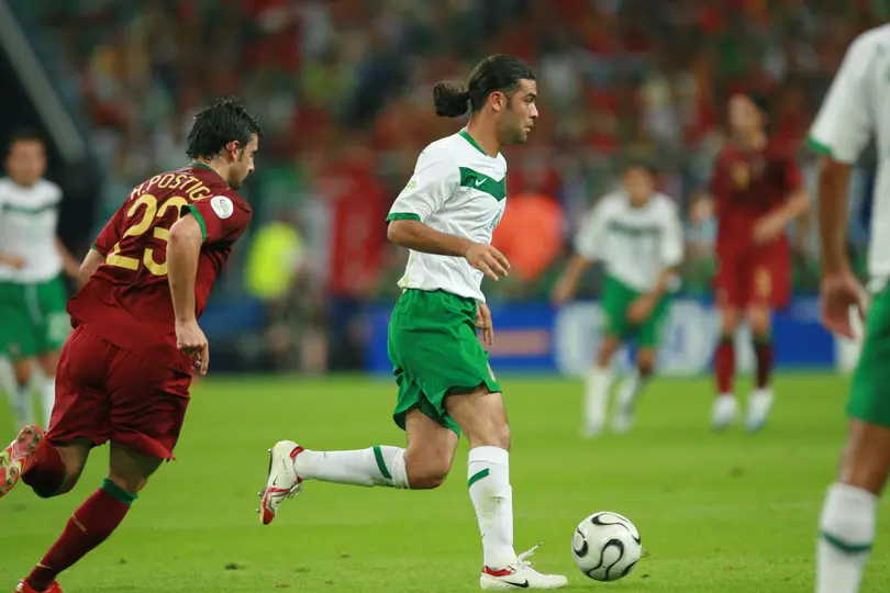 Rafael Márquez conduce el balón contra Portugal en Alemania 2006. l MEXSPORT