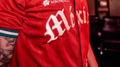 Diablos Rojos del México presenta su nuevo uniforme para la temporada 2026