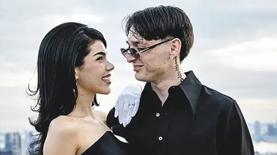 El cantante de corridos tumbados dice extrañar muchos a su novia Kenia Os / Redes Sociales