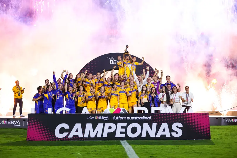 Jugadoras de Tigres en celebración del título del Apertura 2025 de la Liga MX Femenil | IMAGO 7