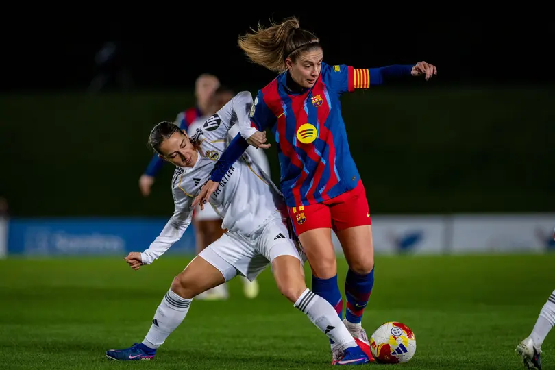 Alexia Putellas se enfrenta a Sara Dabritz en el juego de Barcelona ante Real Madridd en los Cuartos de Final de la Copa de la Reina 2025-26 |  GROSBY GROUP