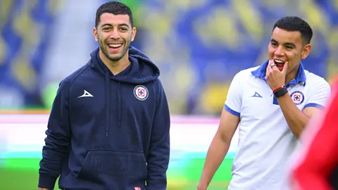 Erik Lira y Carlos Rodríguez previo a un partido de Cruz Azul | MEXSPORT