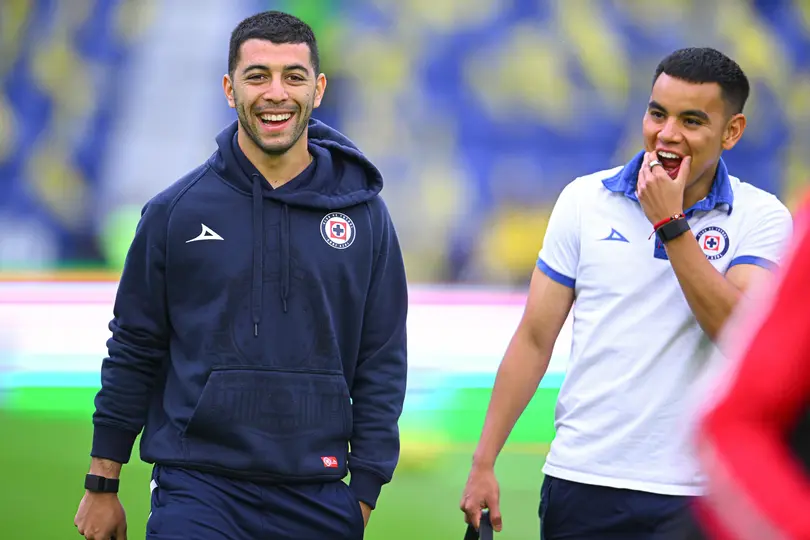Erik Lira y Carlos Rodríguez previo a un partido de Cruz Azul | MEXSPORT
