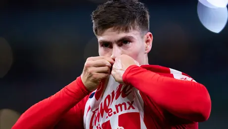 Los goles que le faltan a Armando 'La Hormiga' González en Chivas para alcanzar a Jaime Pajarito