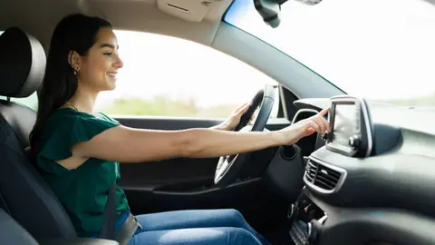 Autoridades reforzarán operativos en carreteras durante Semana Santa para detectar vehículos con exceso de pasajeros./ Pixabay