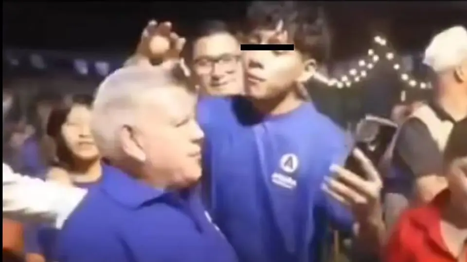 La agresión ocurrió frente a decenas de simpatizantes. / RS