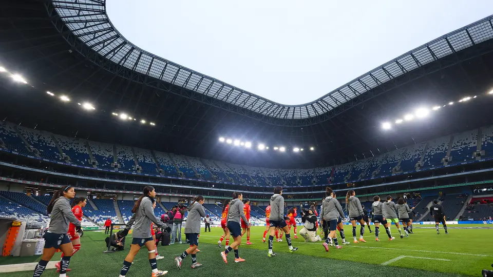 Jugadoras de Rayadas de Monterrey previo a un partido de la Liga MX Femenil | IMAGO 7