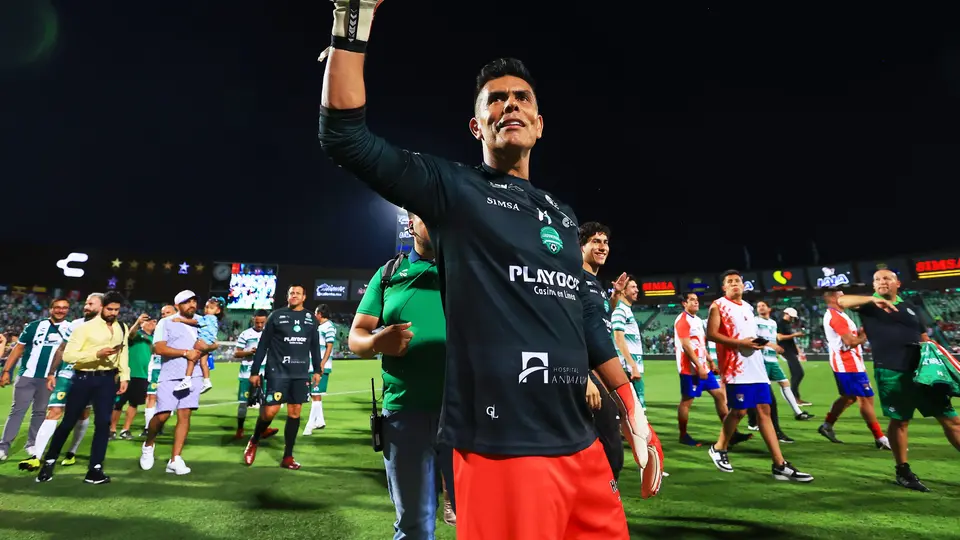 Oswaldo Sánchez durante un partido de Leyendas de Chivas vs Leyendas de Santos l MEXSPORT