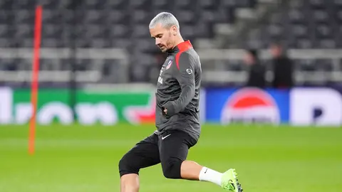 Antoine Griezmann en un calentamiento con Atlético de Madrid l AP