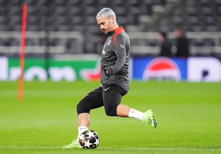 Antoine Griezmann en un calentamiento con Atlético de Madrid l AP