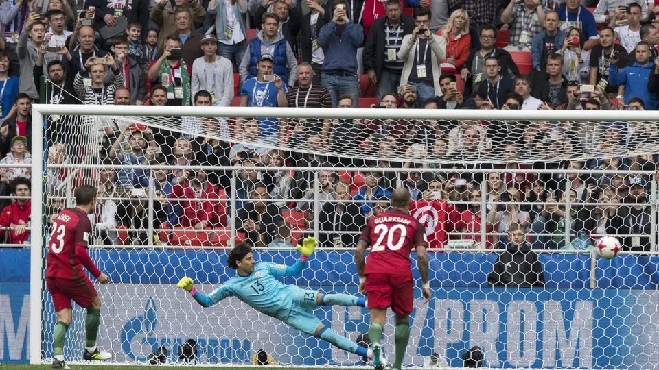 Con este penalti de Adrien Silva, Portugal venció a México y se quedó con el Tercer Lugar en Confederaciones 2017. l RÉCORD