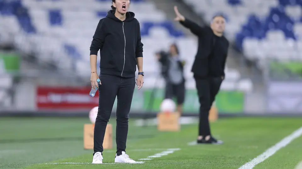 Amandine Miquel, directora técnica de Rayadas de Monterrey, en el partido contra Chivas en el Clausura 2026 | IMAGO 7