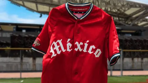 Diablos Rojos anunciaron su jersey principal para la temporada 2026 | X @DiablosRojosMX