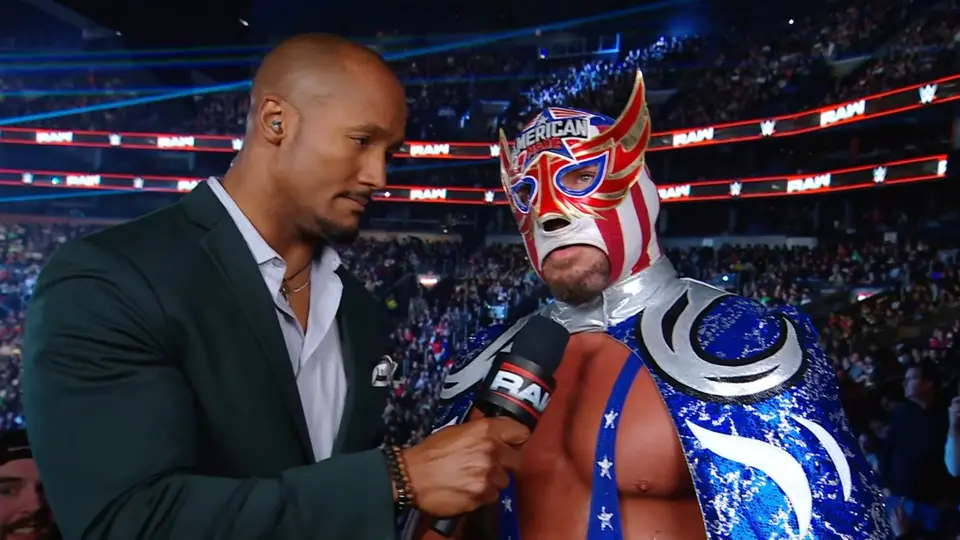 El Original Grande Americano hablando con Byron Saxton | Captura: WWE