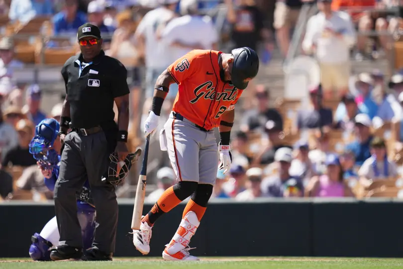 Umpire en partido de Giants l AP