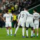 Madridistas encaran a jugadores del Real Madrid tras empate ante Betis