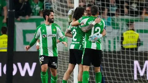Real Betis celebrando el empate ante el Real Madrid l AP