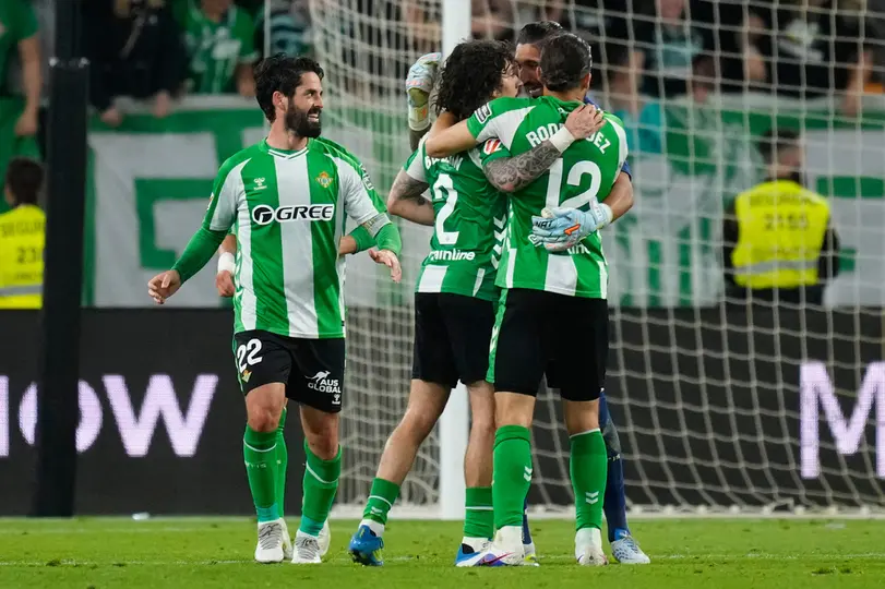 Real Betis celebrando el empate ante el Real Madrid l AP