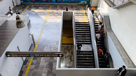 Metro CDMX: caída masiva en Miguel Ángel de Quevedo deja 11 lesionados