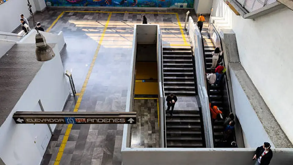 Metro CDMX: caída masiva en Miguel Ángel de Quevedo deja 11 lesionados