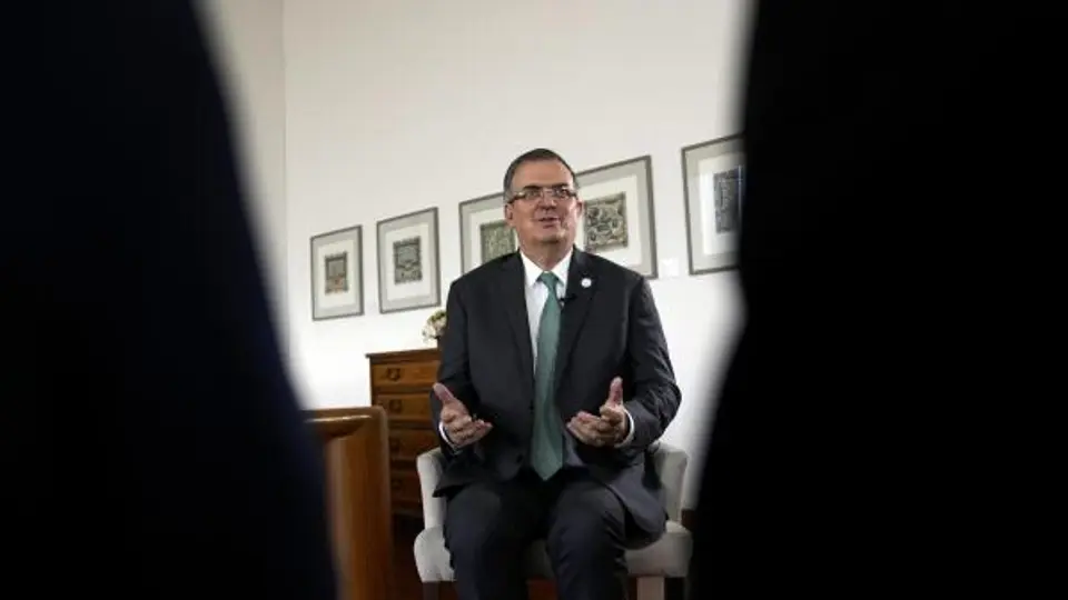 Ebrard reconoció la estancia de su hijo, pero negó cualquier irregularidad o uso indebido de recursos. / AP