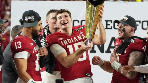 Fernando Mendoza celebra después de que Indiana ganó el Juego de Campeonato de fútbol americano universitario | AP