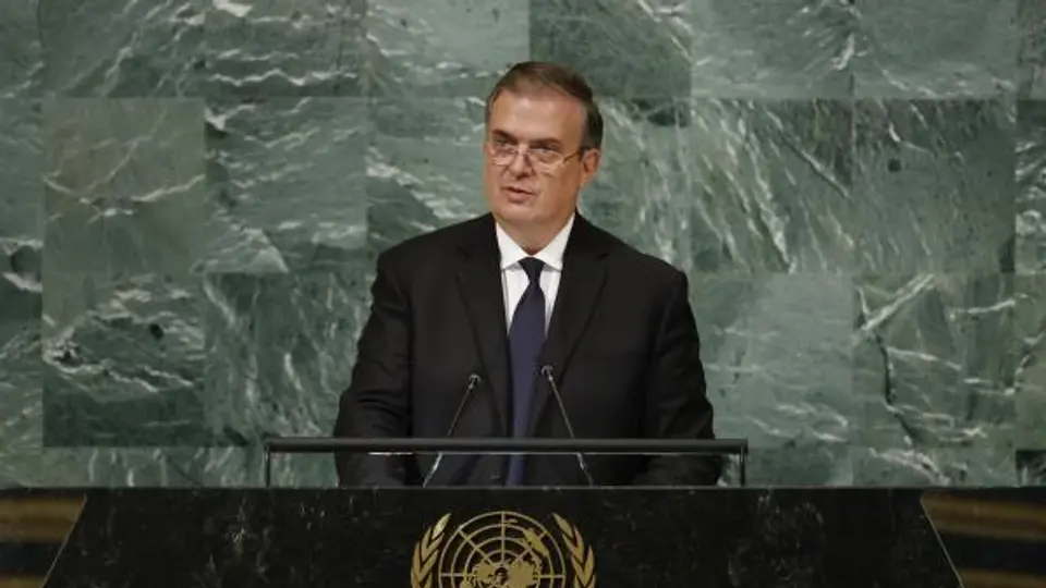 Marcelo Ebrard bajo investigación por estancia de su hijo en embajada de Londres