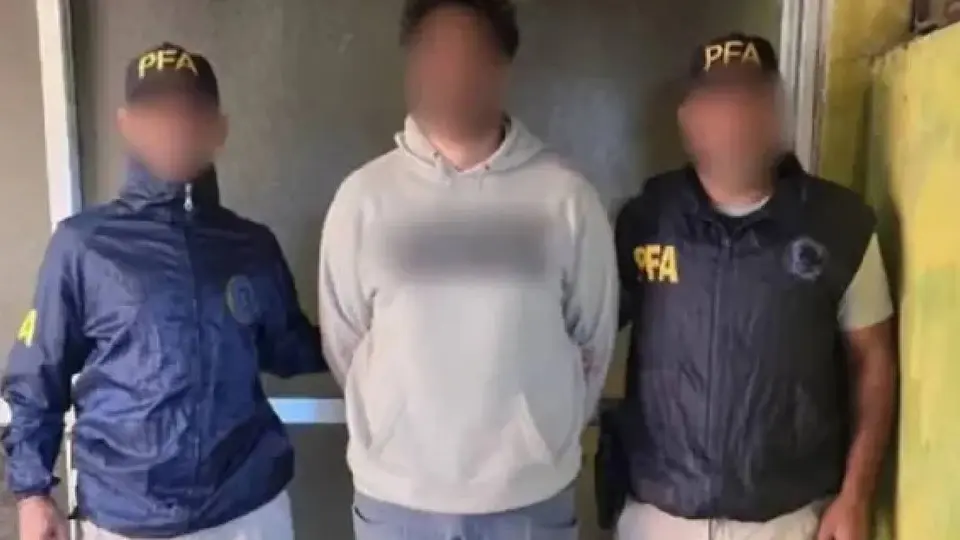 El hombre fue detenido por la policía argentina y está siendo investigado