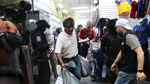 El operativo se realizó en 23 locales de la Plaza Olimpia, en la alcaldía Cuauhtémoc./ SSC