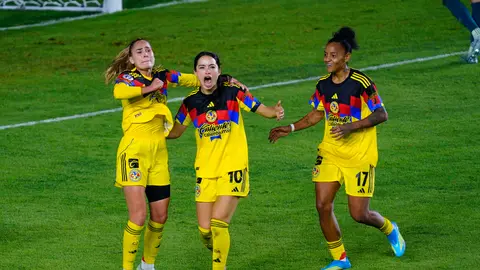 Scarlett Camberos dándole el título de la CONCACAF a América Femenil | IMAGO 7
