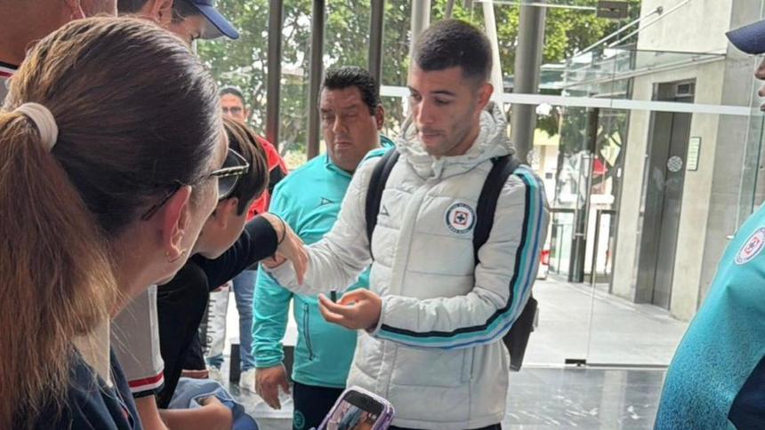 Erik Lira en el hotel de concentración de Cruz Azul |ILIANY APARICIO